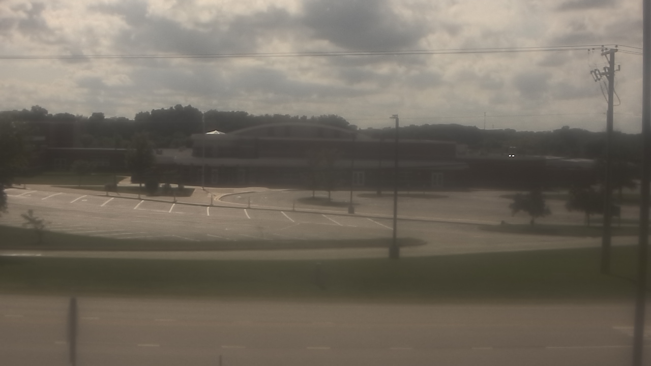 Thumbnail for current weather camera view from Fremont School District 79 in Mundelein, Illinois