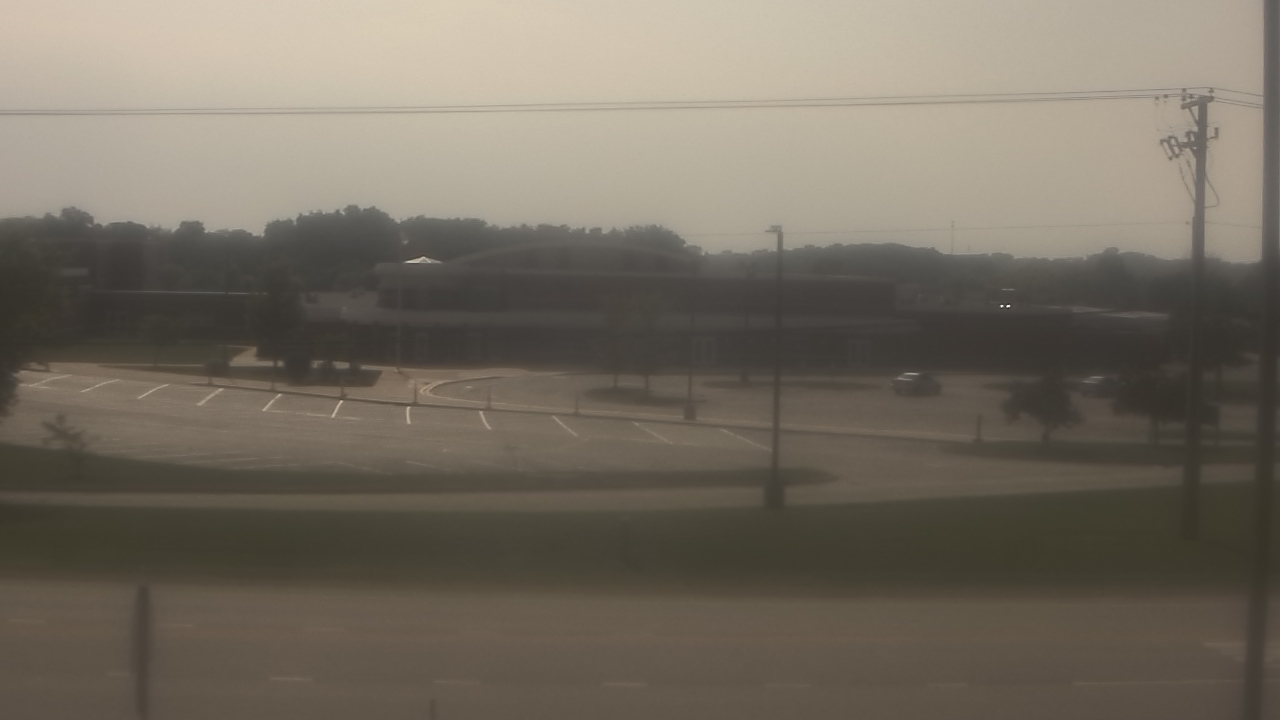 Thumbnail for current weather camera view from Fremont School District 79 in Mundelein, Illinois