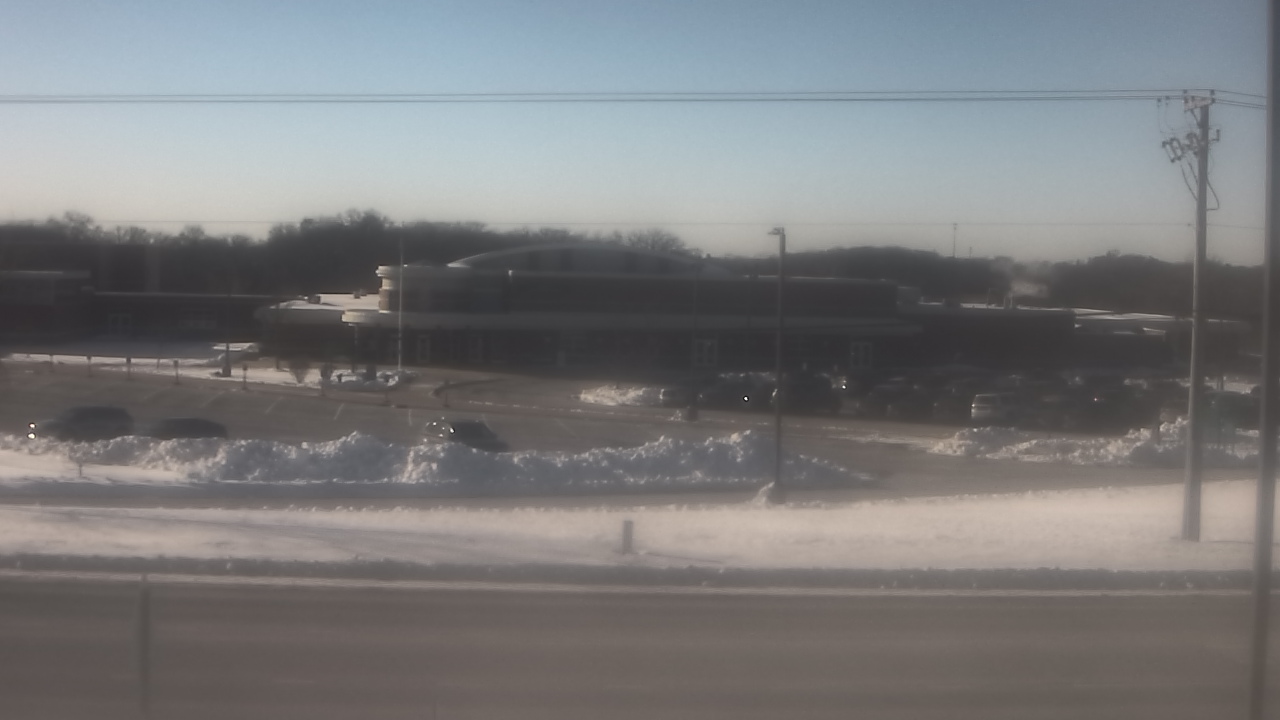 Thumbnail for current weather camera view from Fremont School District 79 in Mundelein, Illinois