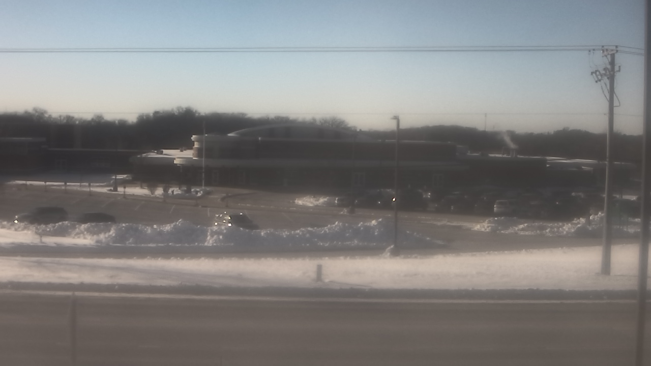 Thumbnail for current weather camera view from Fremont School District 79 in Mundelein, Illinois
