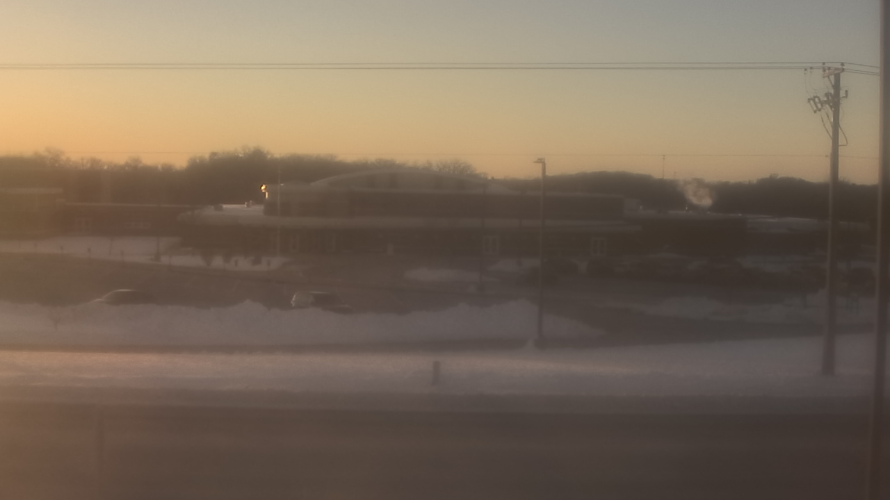 Thumbnail for current weather camera view from Fremont School District 79 in Mundelein, Illinois