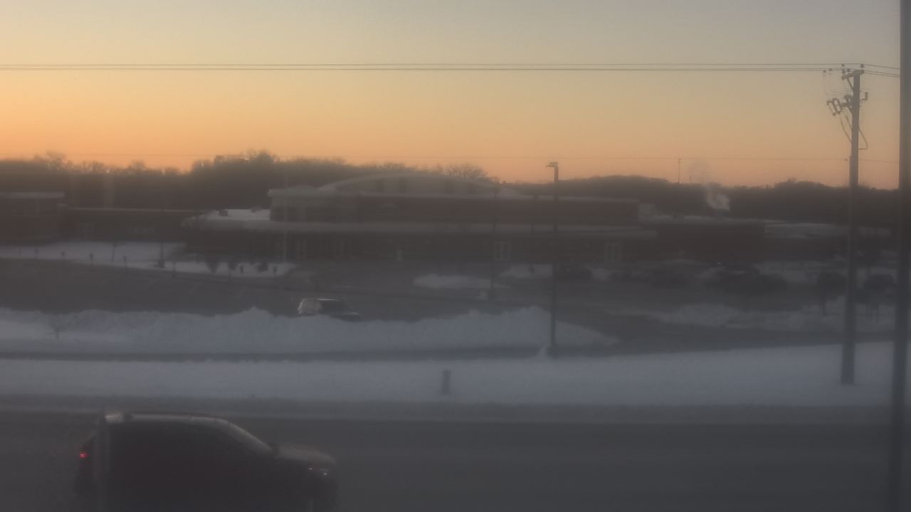 Thumbnail for current weather camera view from Fremont School District 79 in Mundelein, Illinois