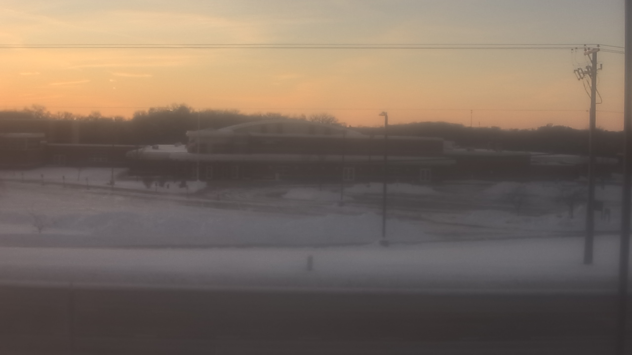 Thumbnail for current weather camera view from Fremont School District 79 in Mundelein, Illinois