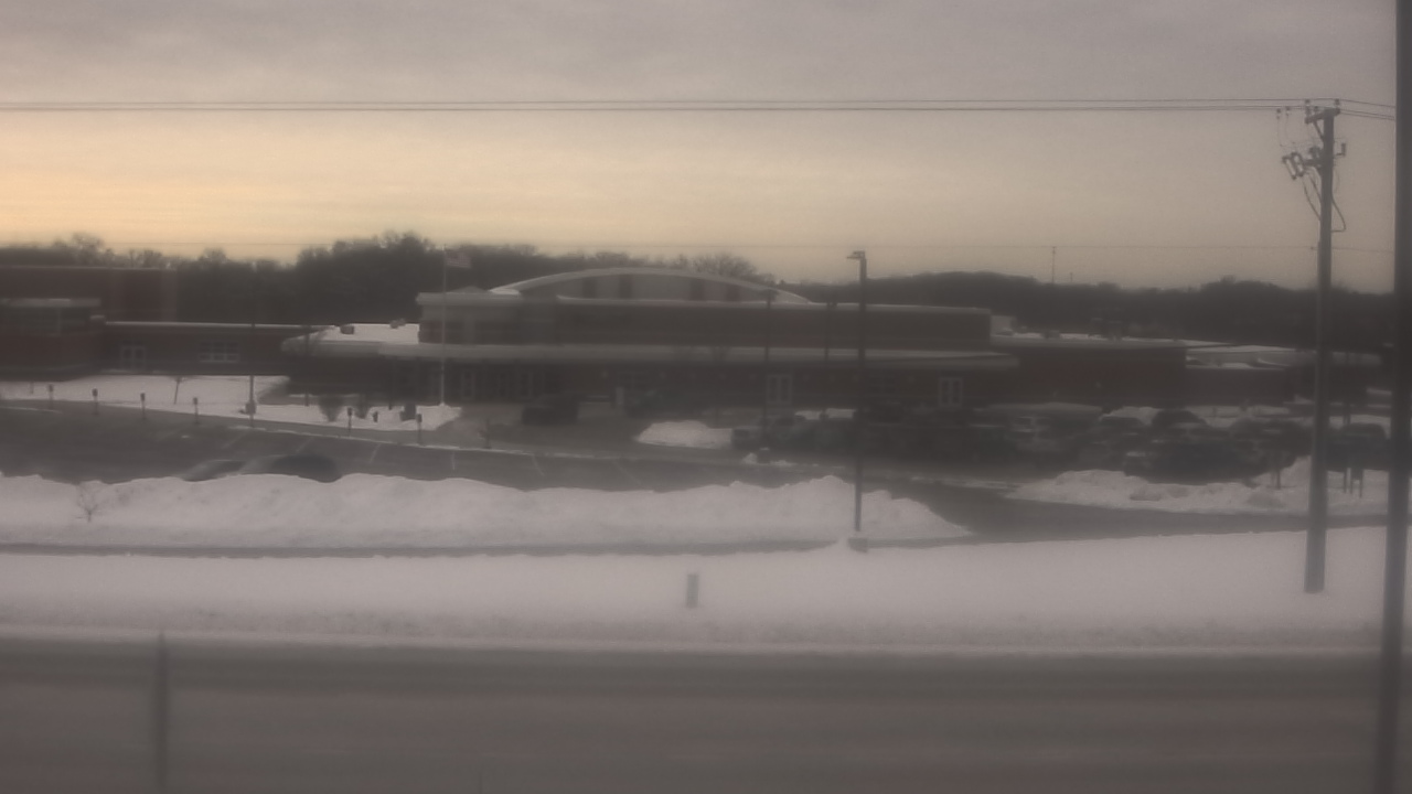 Thumbnail for current weather camera view from Fremont School District 79 in Mundelein, Illinois