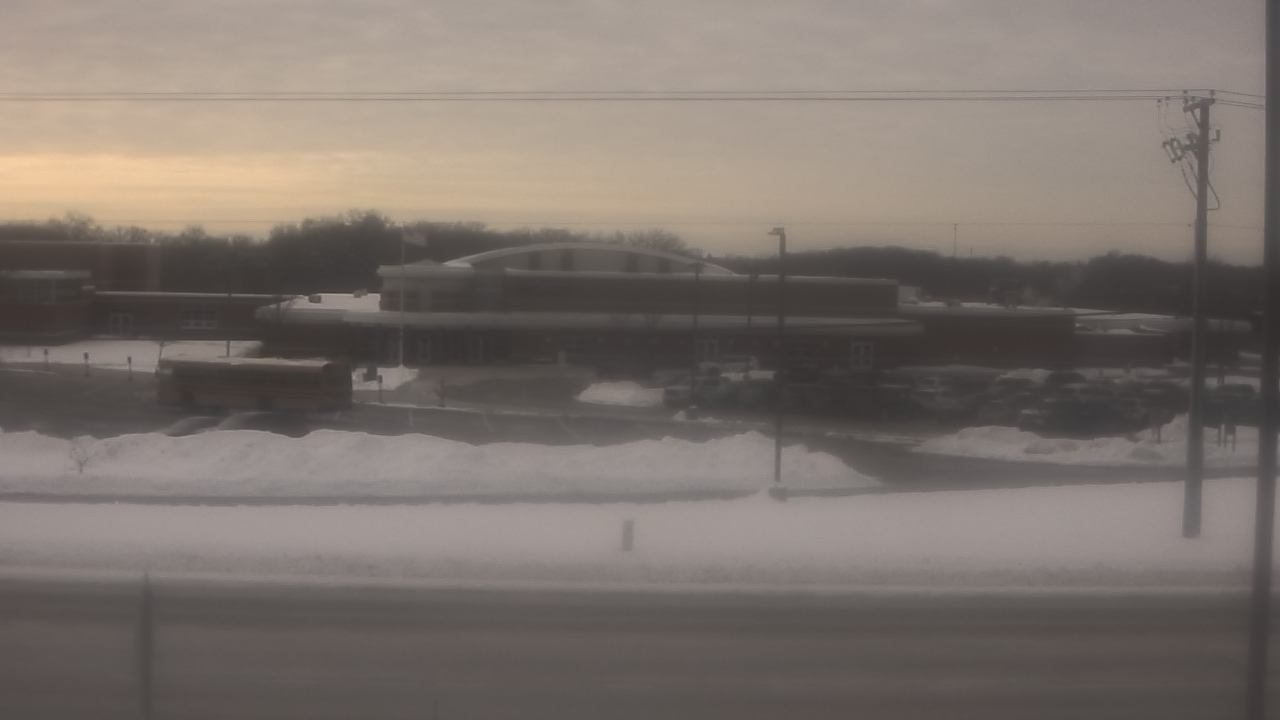 Thumbnail for current weather camera view from Fremont School District 79 in Mundelein, Illinois