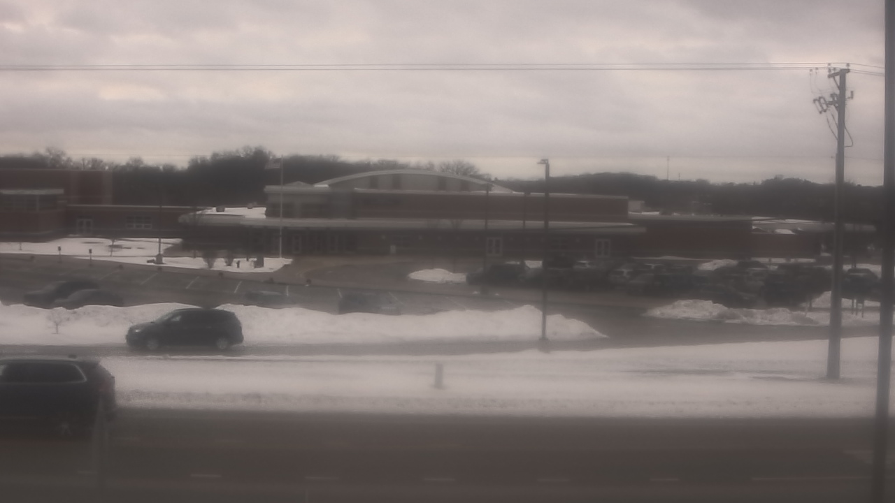 Thumbnail for current weather camera view from Fremont School District 79 in Mundelein, Illinois