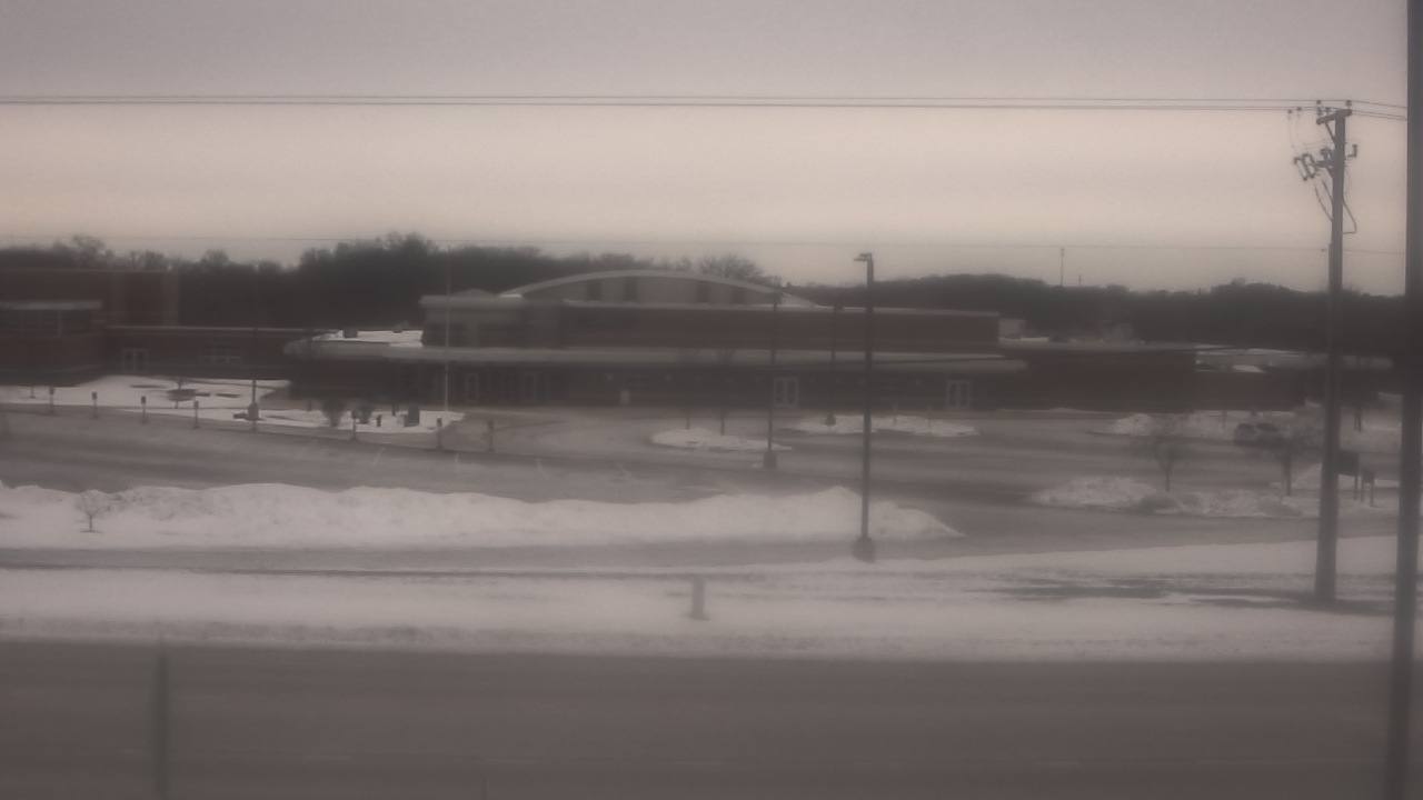 Thumbnail for current weather camera view from Fremont School District 79 in Mundelein, Illinois