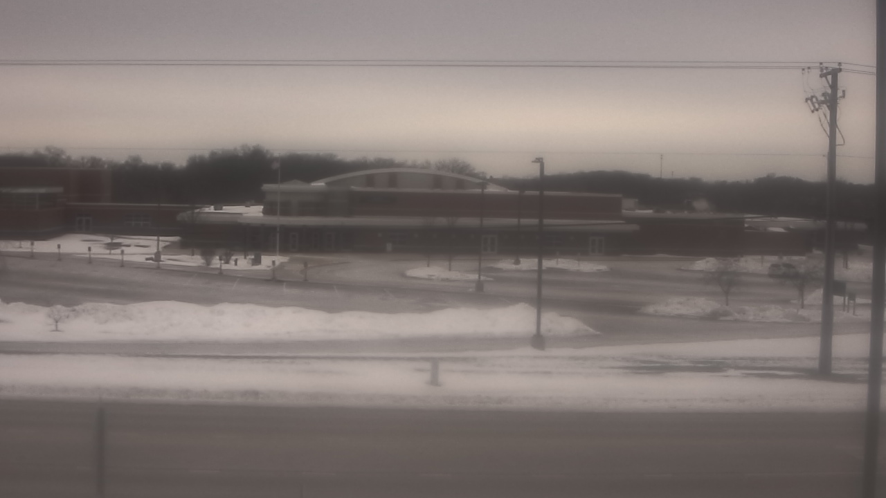 Thumbnail for current weather camera view from Fremont School District 79 in Mundelein, Illinois