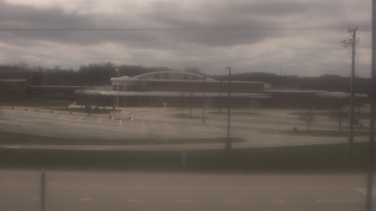 Thumbnail for current weather camera view from Fremont School District 79 in Mundelein, Illinois