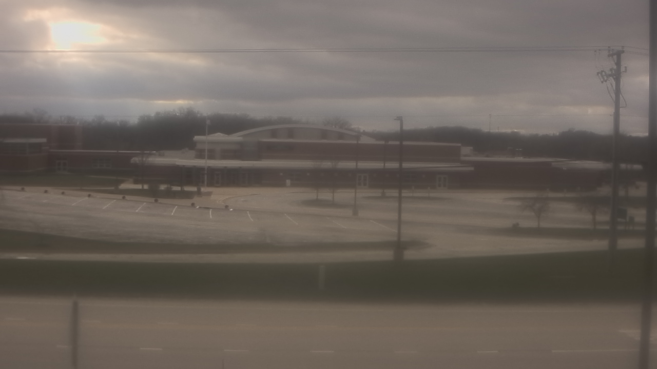 Thumbnail for current weather camera view from Fremont School District 79 in Mundelein, Illinois