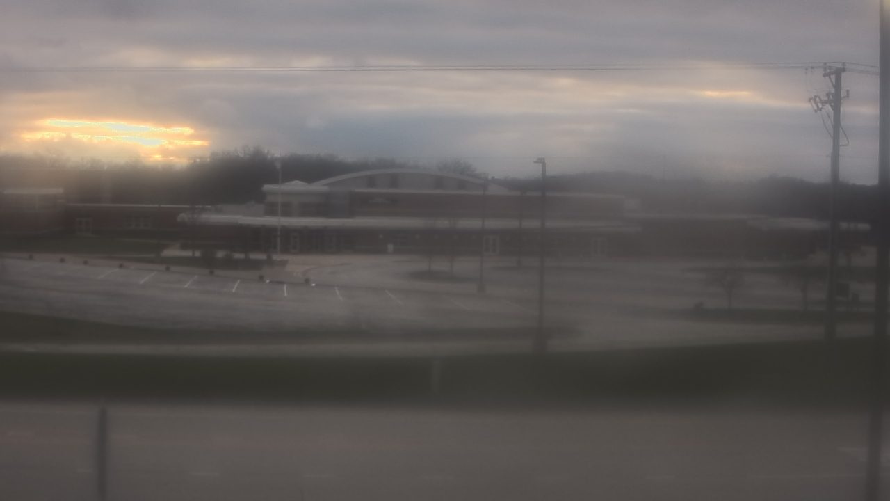 Thumbnail for current weather camera view from Fremont School District 79 in Mundelein, Illinois