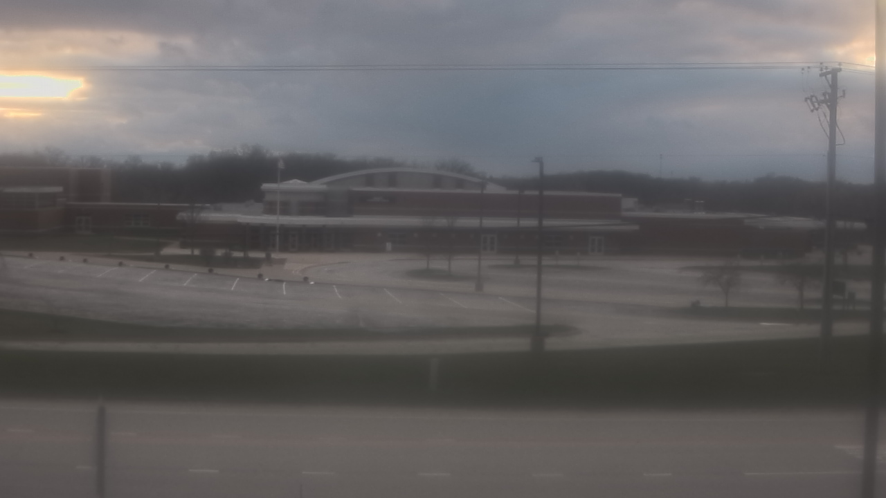 Thumbnail for current weather camera view from Fremont School District 79 in Mundelein, Illinois