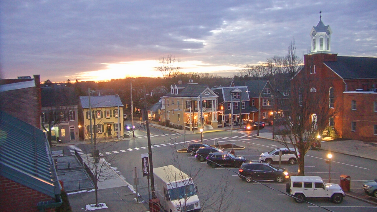 Thumbnail for current weather camera view from A&M Pizza in Manheim, Pennsylvania