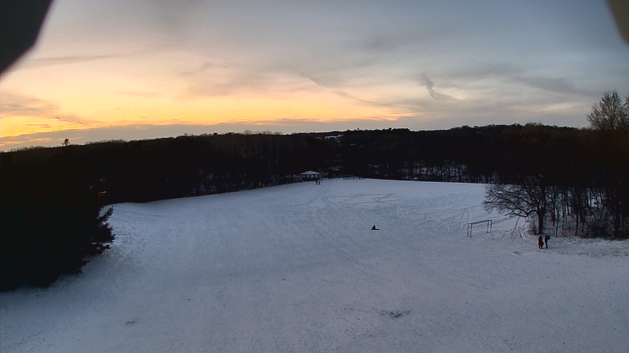 Thumbnail for current weather camera view from Scenic Heights ES in Minnetonka, Minnesota