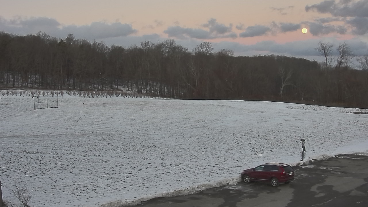 Thumbnail for current weather camera view from Marvelwood School in Kent, Connecticut