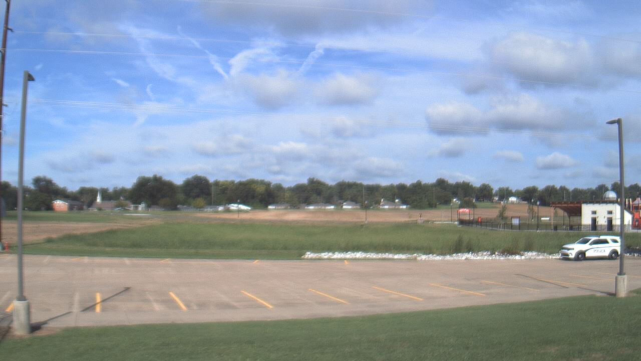 Thumbnail for current weather camera view from West ES in Mount Vernon, Indiana