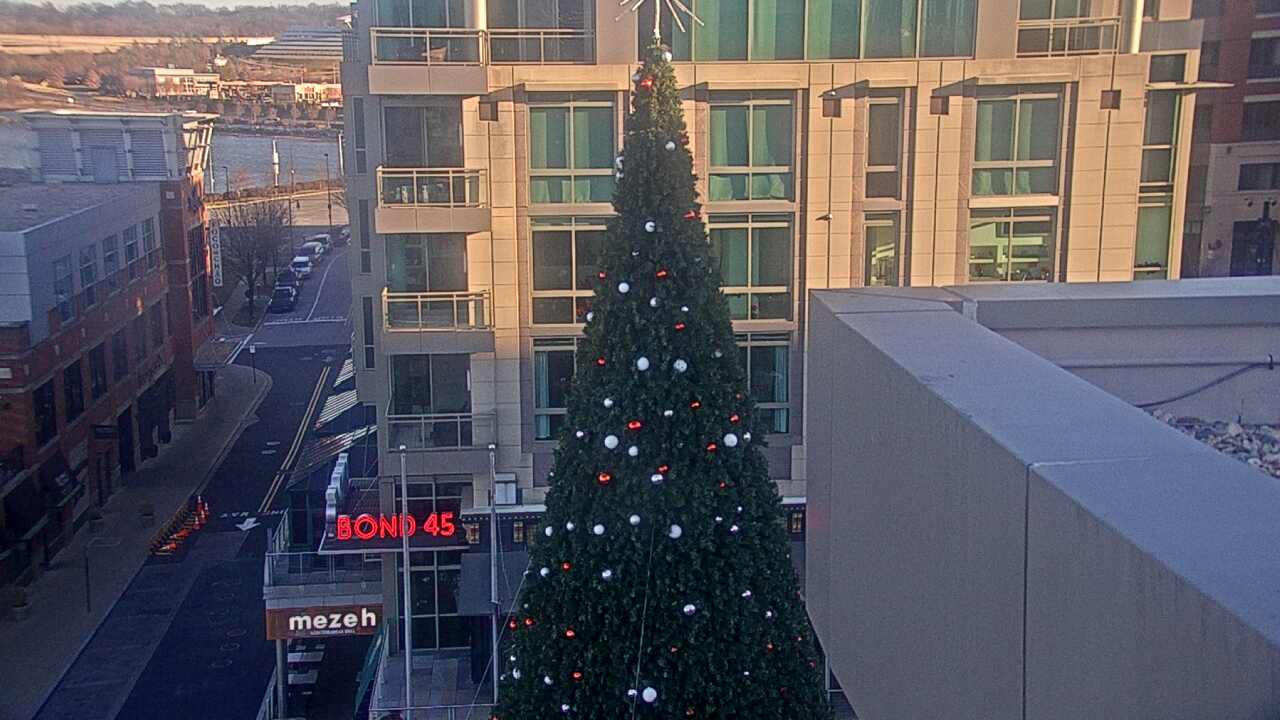 Thumbnail for current weather camera view from National Harbor in Oxon Hill, Maryland