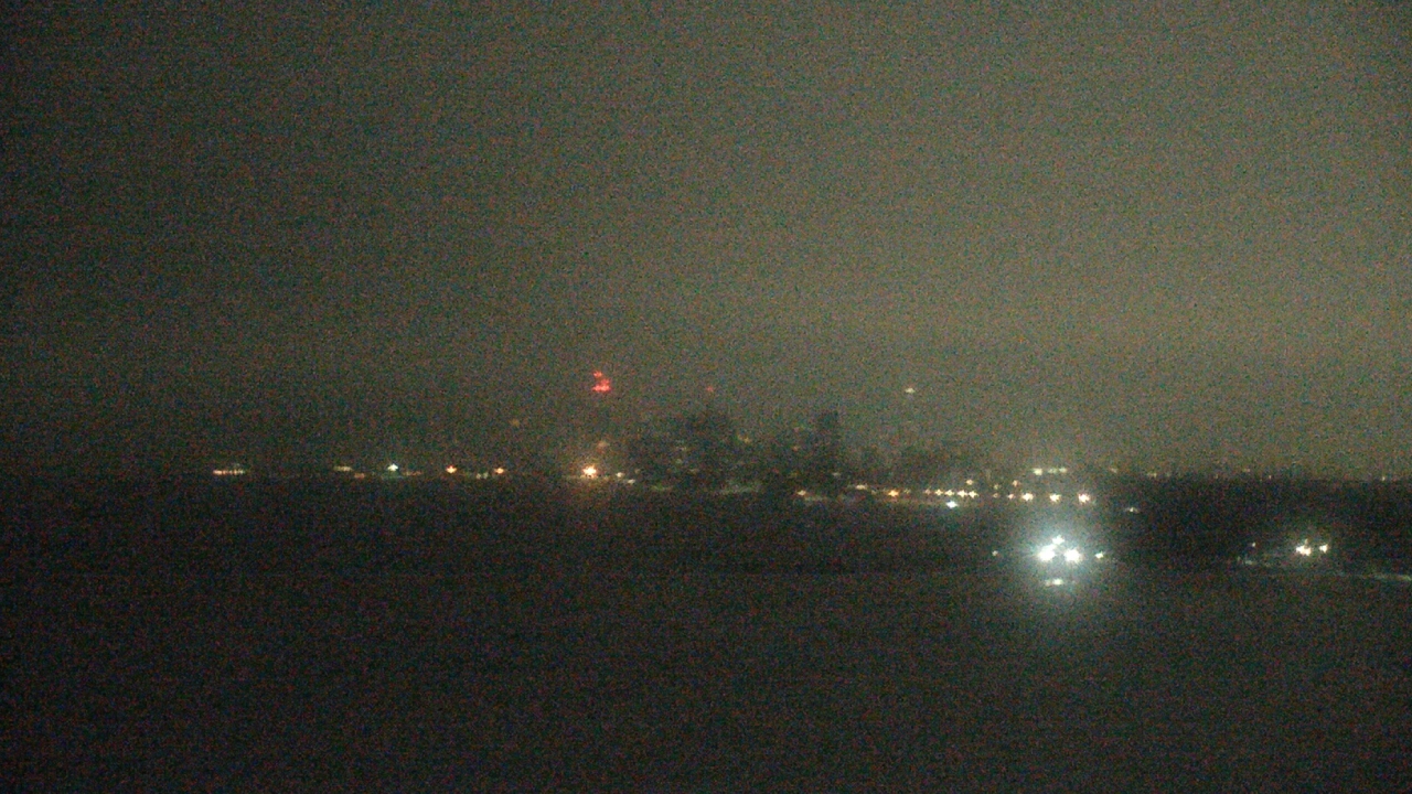 Thumbnail for current weather camera view from Northwestern University in Evanston, Illinois