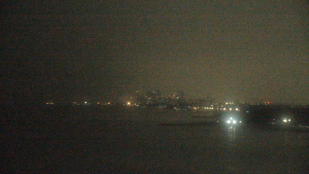 Thumbnail for current weather camera view from Northwestern University in Evanston, Illinois