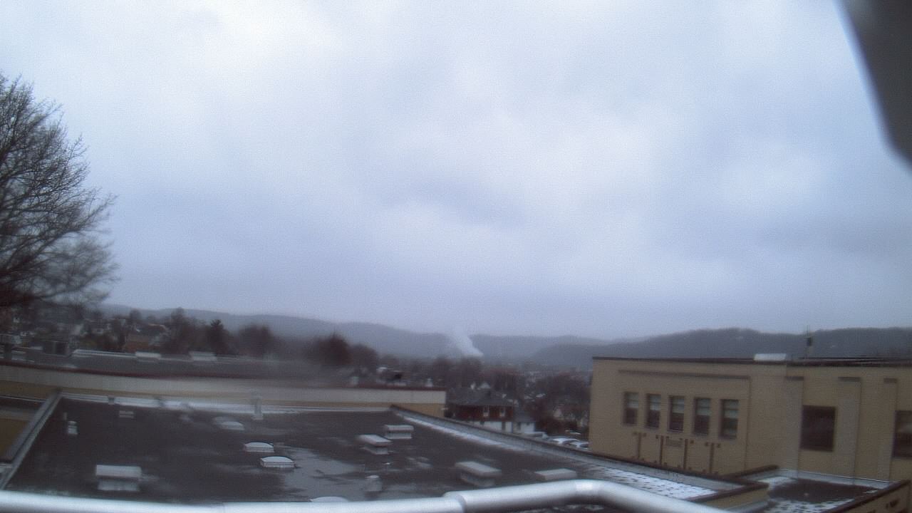 Thumbnail for current weather camera view from Roy A Hunt Elementary School in Arnold, Pennsylvania