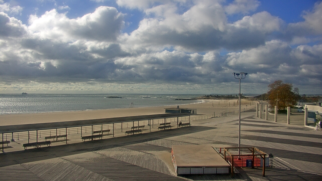 Thumbnail for current weather camera view from Ocean Beach Park in New London, Connecticut