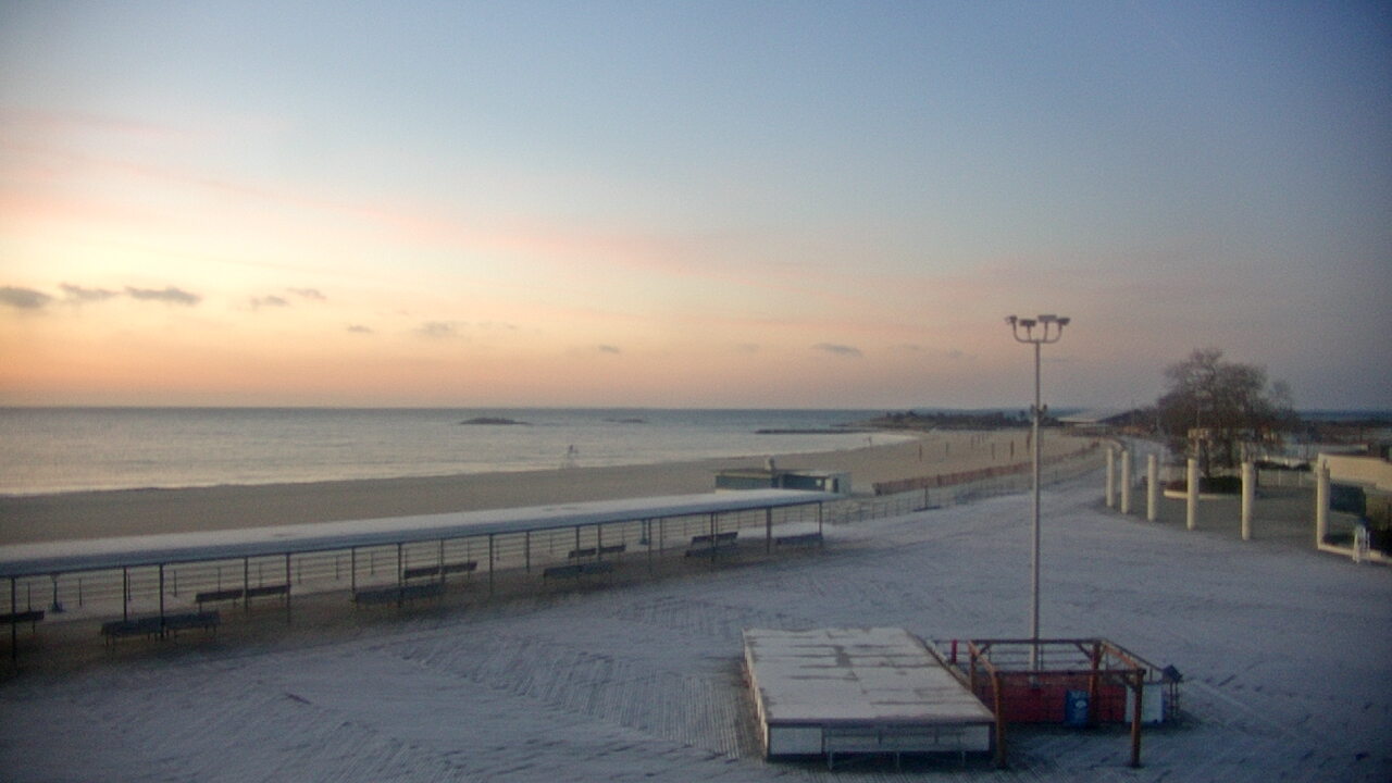Thumbnail for current weather camera view from Ocean Beach Park in New London, Connecticut