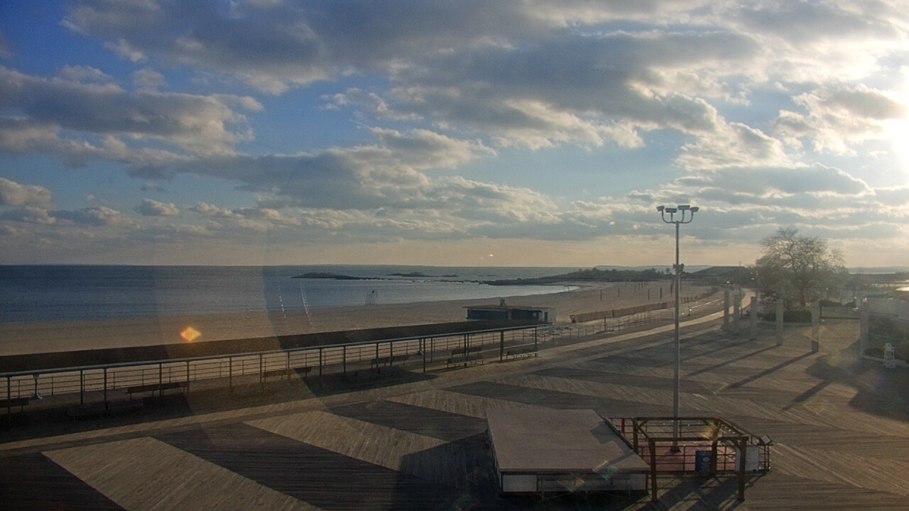 Thumbnail for current weather camera view from Ocean Beach Park in New London, Connecticut