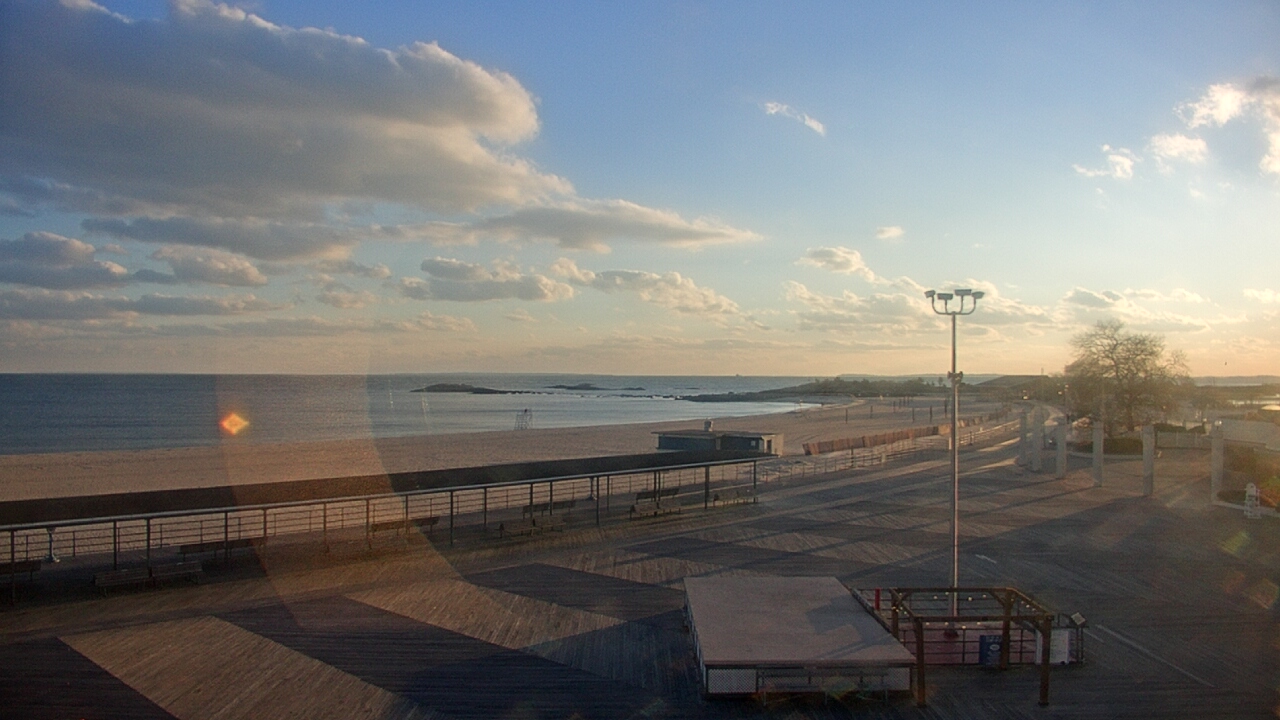 Thumbnail for current weather camera view from Ocean Beach Park in New London, Connecticut