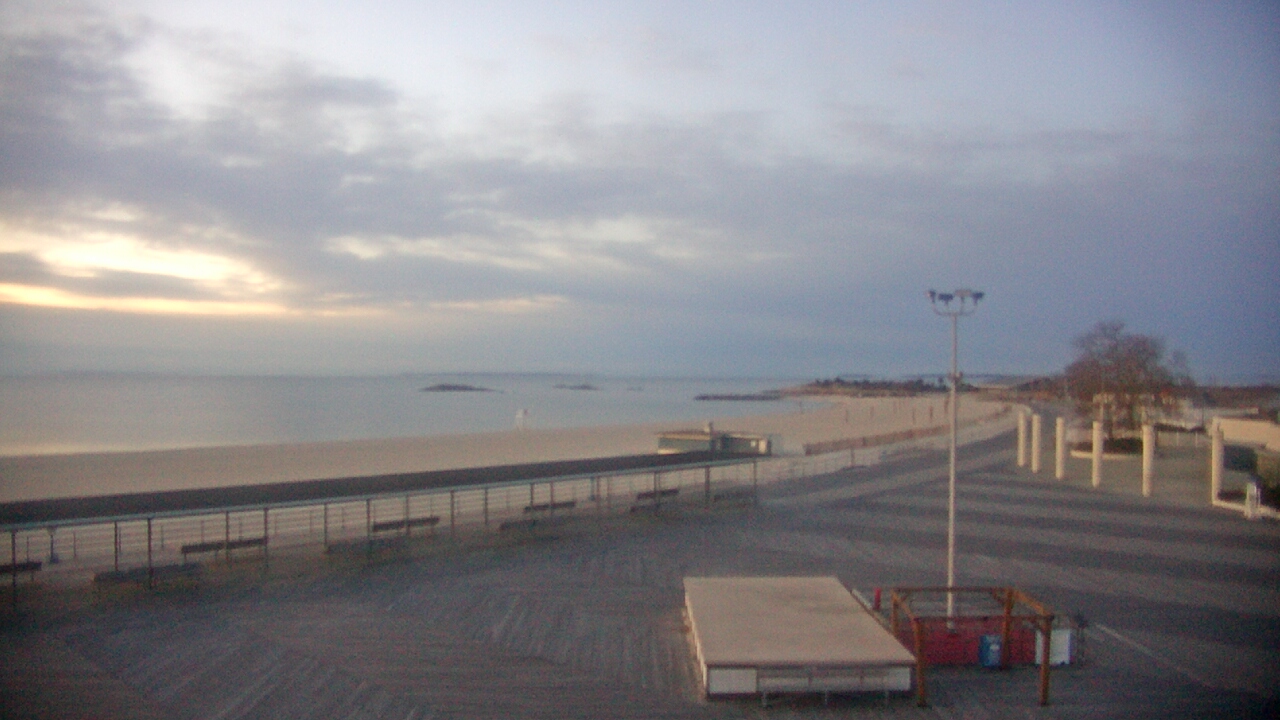 Thumbnail for current weather camera view from Ocean Beach Park in New London, Connecticut