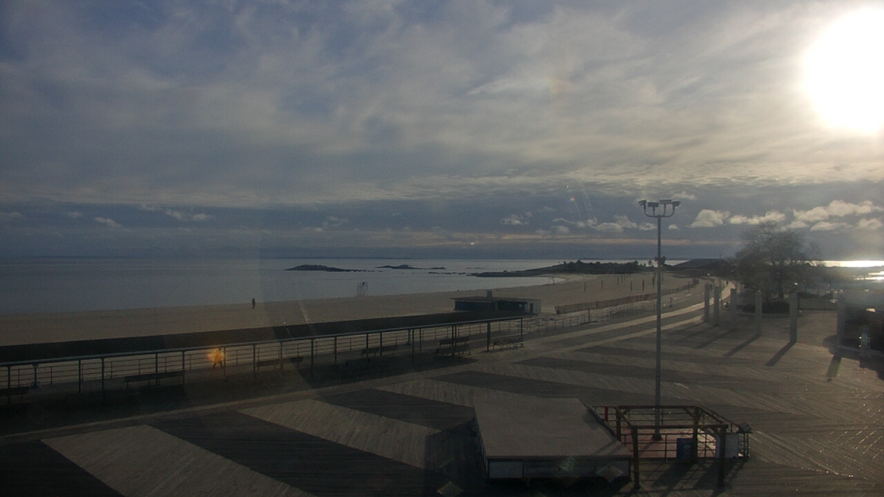 Thumbnail for current weather camera view from Ocean Beach Park in New London, Connecticut