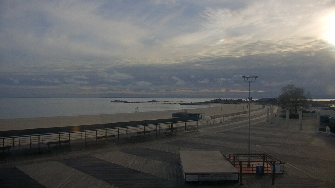 Thumbnail for current weather camera view from Ocean Beach Park in New London, Connecticut