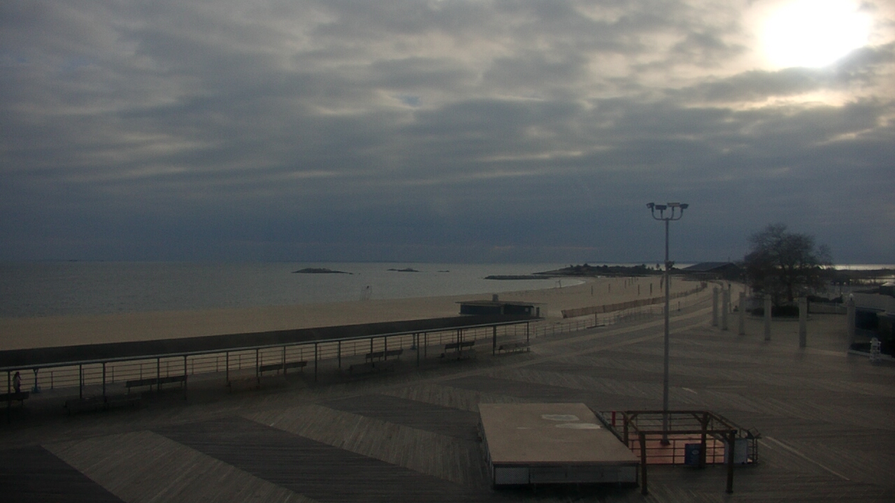 Thumbnail for current weather camera view from Ocean Beach Park in New London, Connecticut