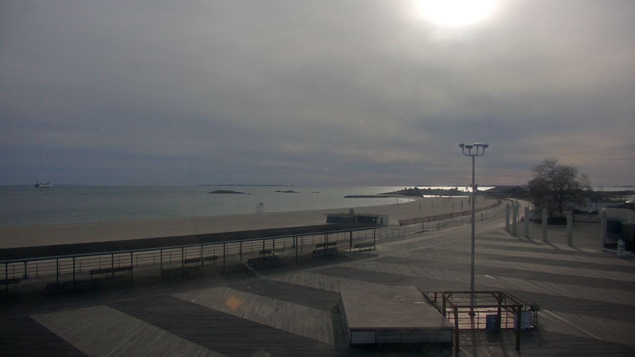 Thumbnail for current weather camera view from Ocean Beach Park in New London, Connecticut