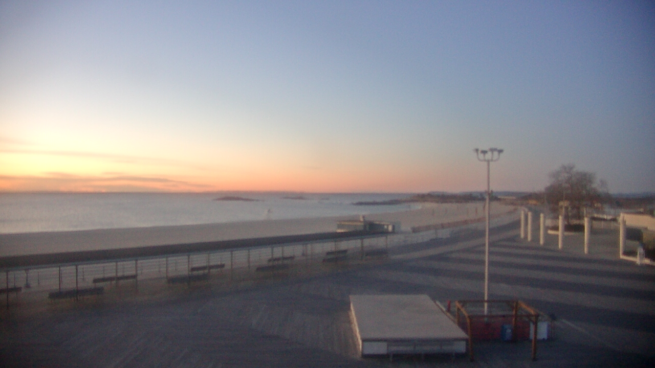 Thumbnail for current weather camera view from Ocean Beach Park in New London, Connecticut
