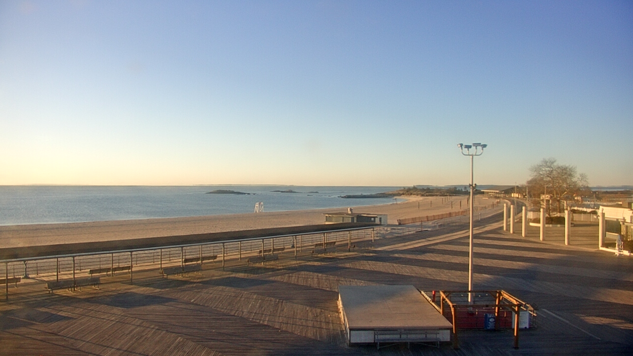 Thumbnail for current weather camera view from Ocean Beach Park in New London, Connecticut