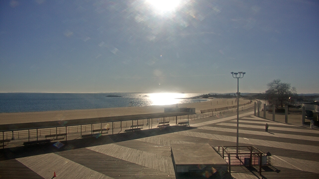 Thumbnail for current weather camera view from Ocean Beach Park in New London, Connecticut