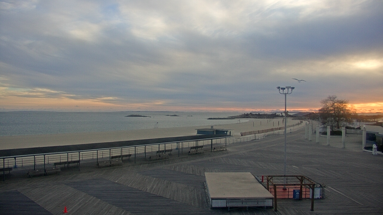 Thumbnail for current weather camera view from Ocean Beach Park in New London, Connecticut