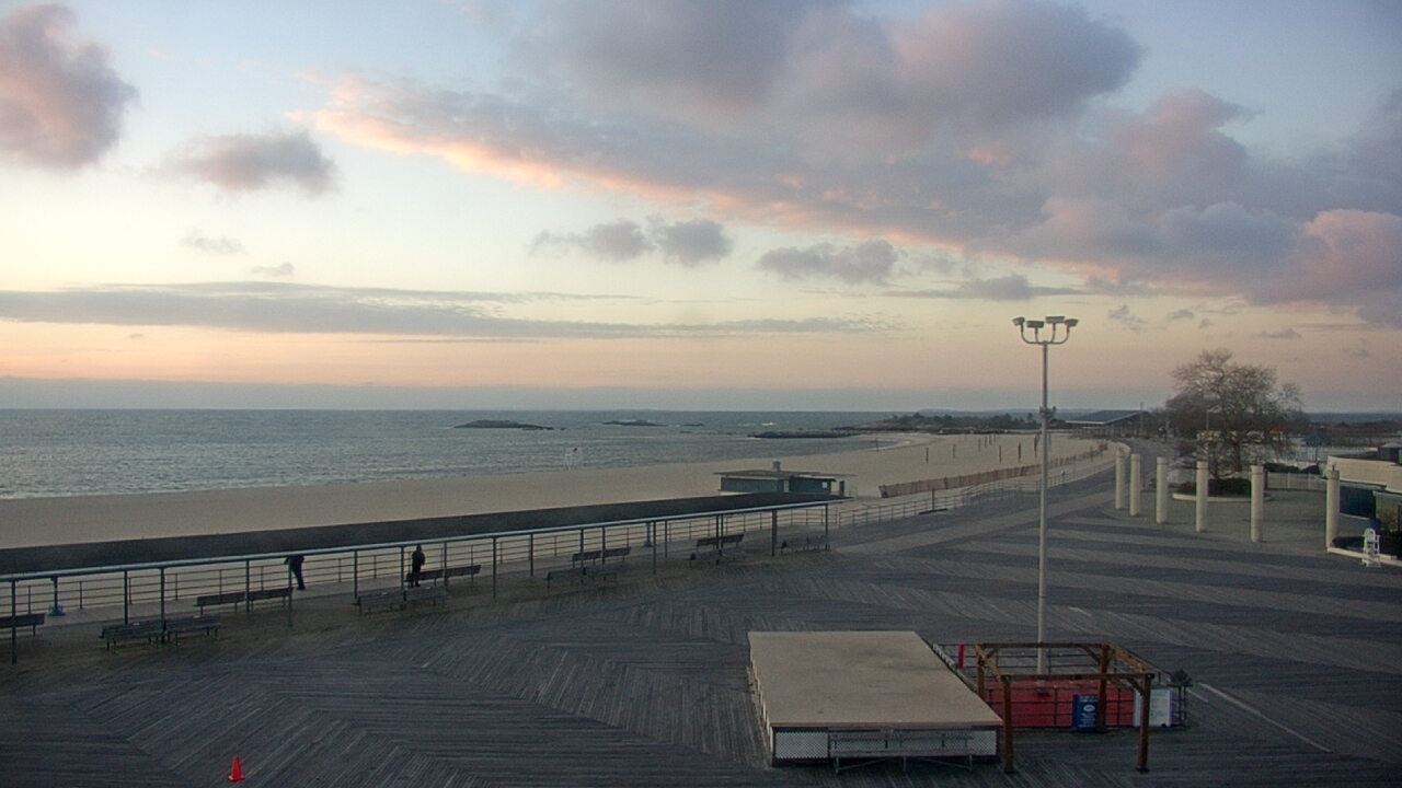 Thumbnail for current weather camera view from Ocean Beach Park in New London, Connecticut