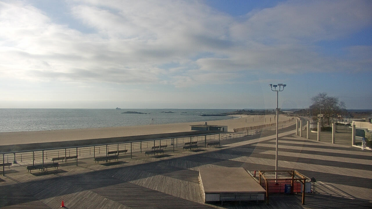 Thumbnail for current weather camera view from Ocean Beach Park in New London, Connecticut
