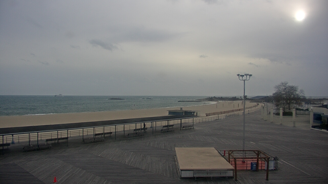 Thumbnail for current weather camera view from Ocean Beach Park in New London, Connecticut