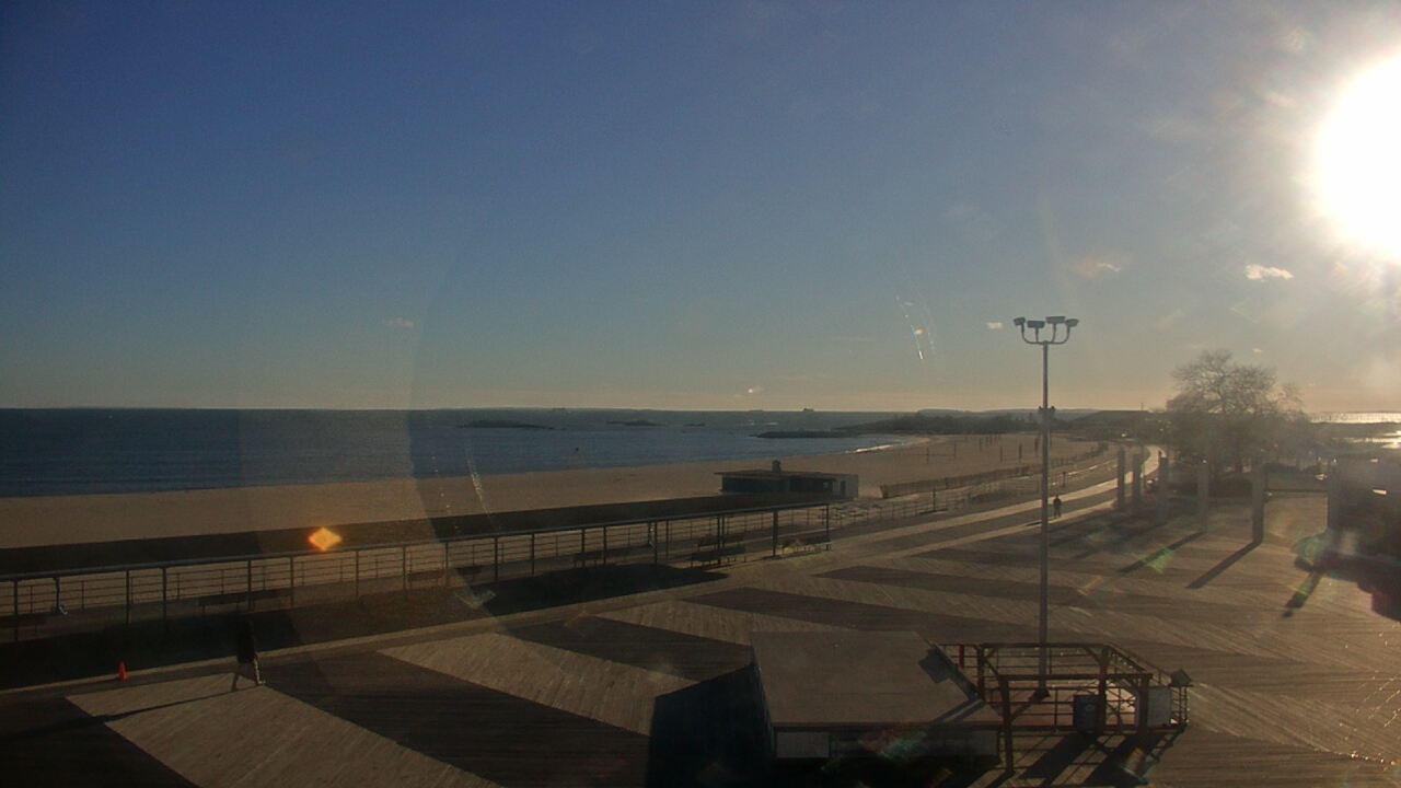 Thumbnail for current weather camera view from Ocean Beach Park in New London, Connecticut