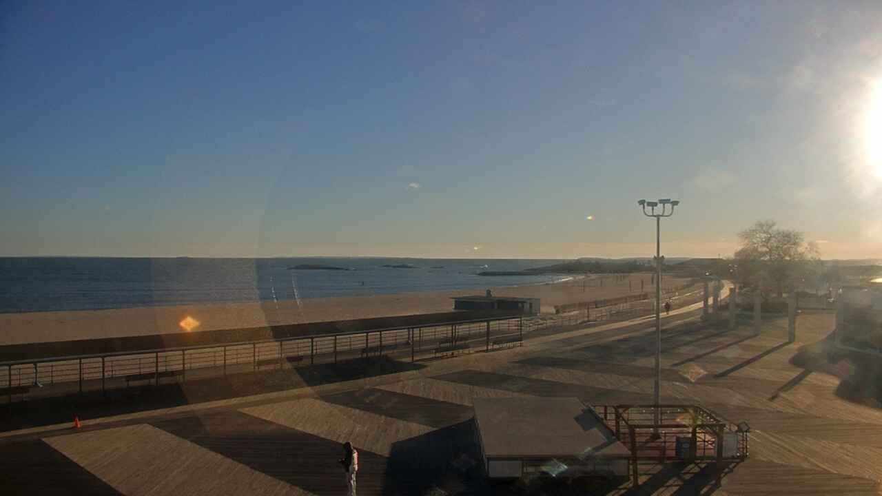Thumbnail for current weather camera view from Ocean Beach Park in New London, Connecticut