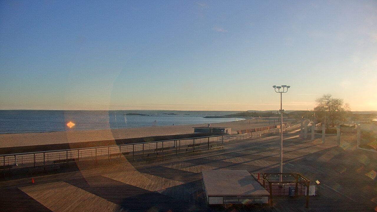 Thumbnail for current weather camera view from Ocean Beach Park in New London, Connecticut