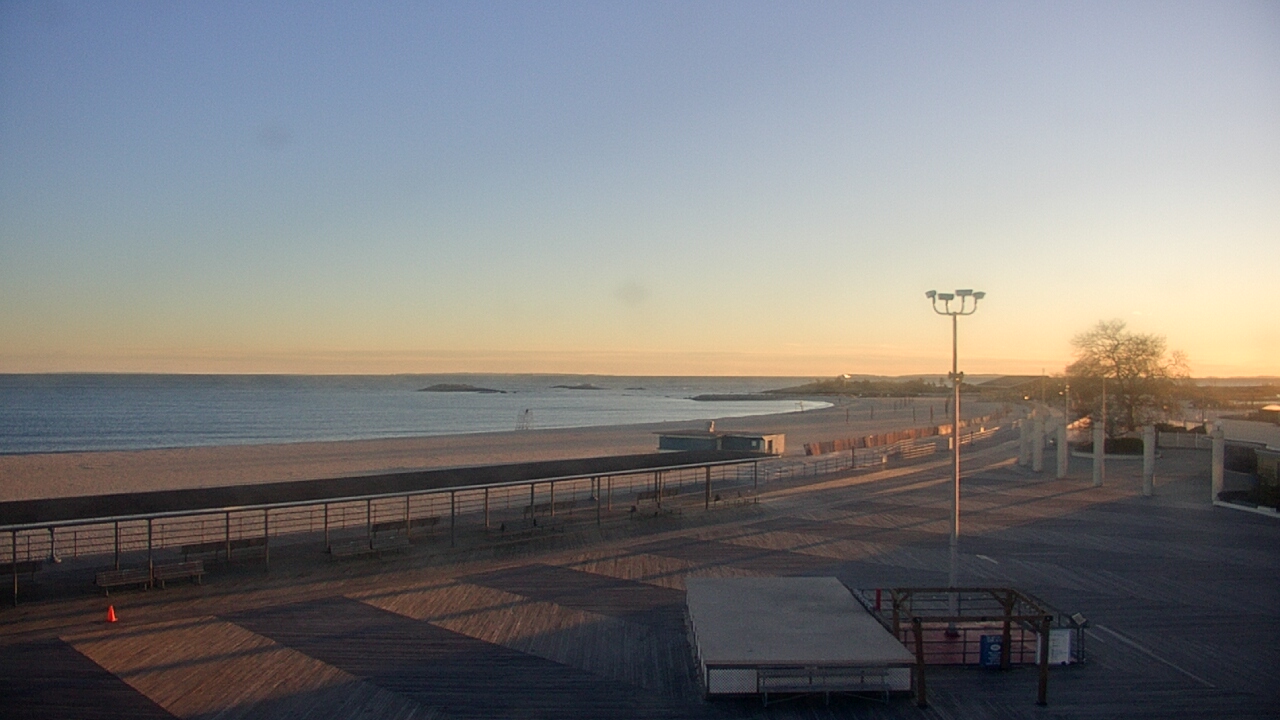 Thumbnail for current weather camera view from Ocean Beach Park in New London, Connecticut