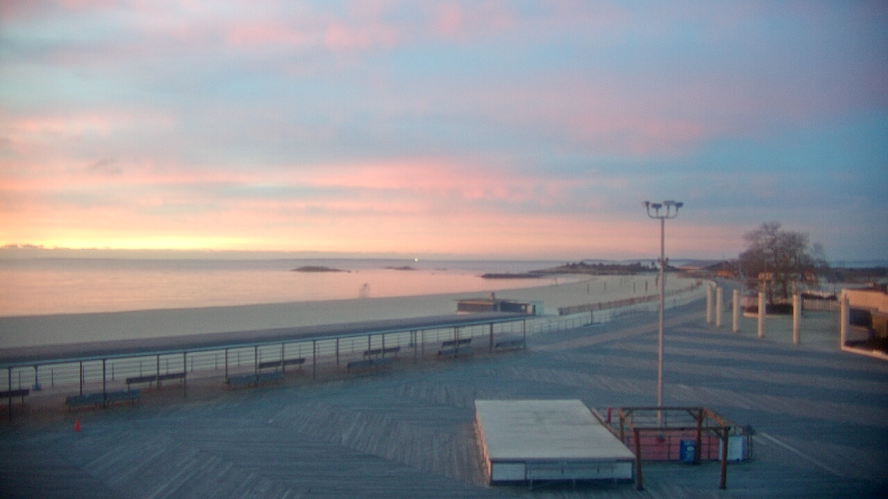 Thumbnail for current weather camera view from Ocean Beach Park in New London, Connecticut