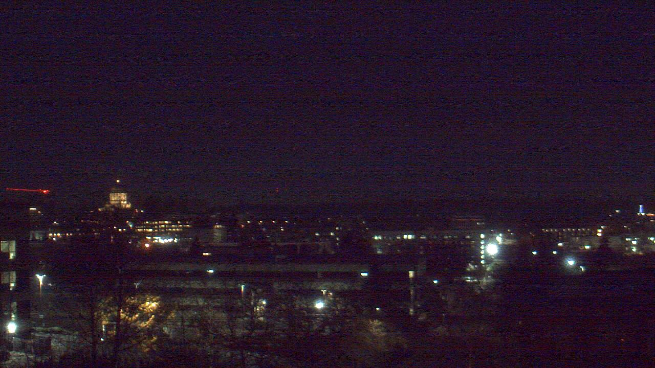 Thumbnail for current weather camera view from Avanti HS in Olympia, Washington