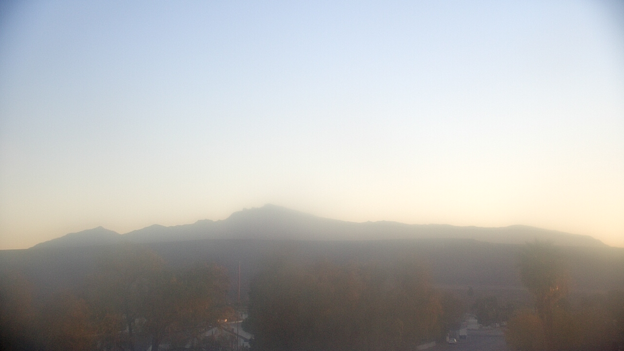 Thumbnail for current weather camera view from W. Mack Lyon MS in Moapa Valley, Nevada