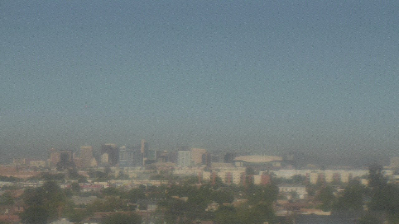 Thumbnail for current weather camera view from South Mountain High School in Phoenix, Arizona