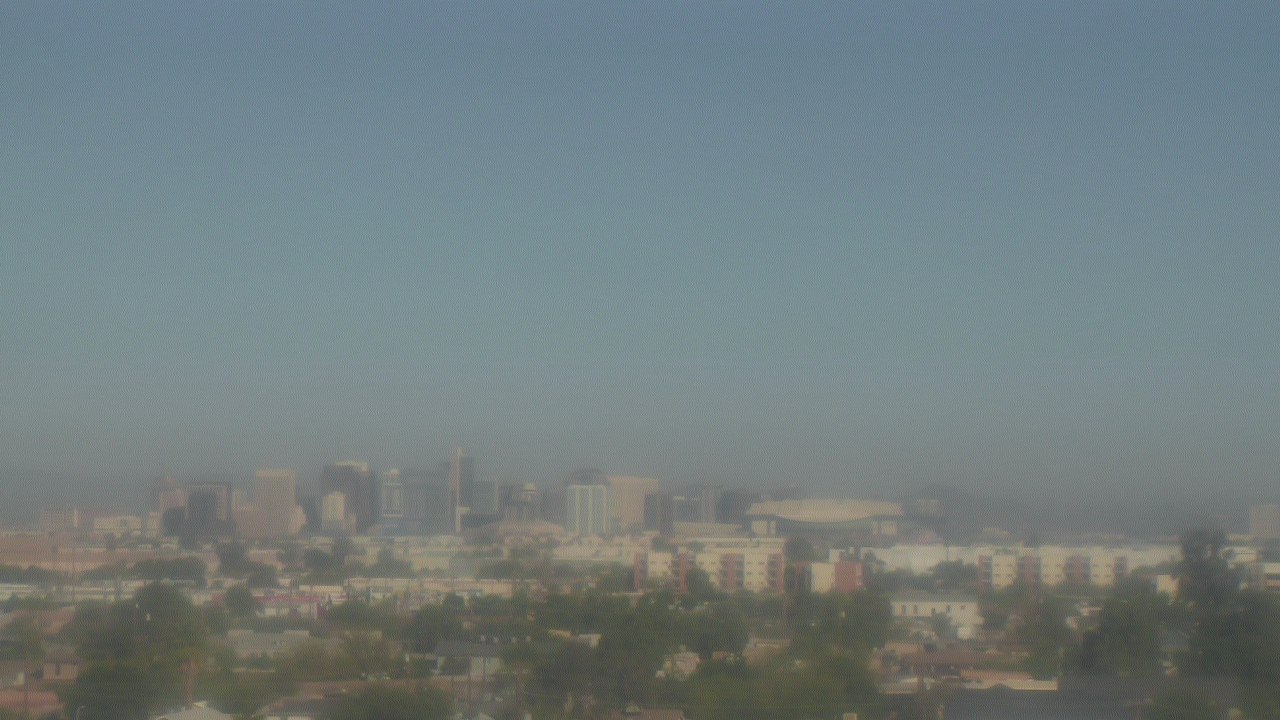 Thumbnail for current weather camera view from South Mountain High School in Phoenix, Arizona