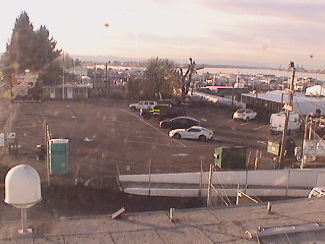 Thumbnail for current weather camera view from Rodgers Marine LLC in Portland, Oregon